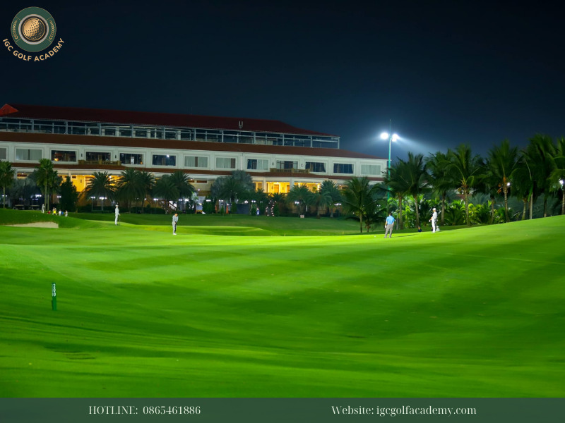 Sân golf Tân Sơn Nhất mở đến tối phục vụ golf thủ
