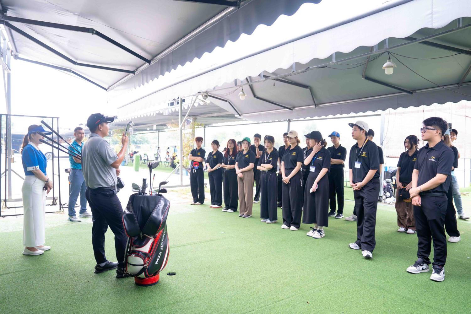 khóa học golf dành cho doanh nghiệp 2025